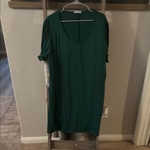 Elegant Green V-Neck Dress